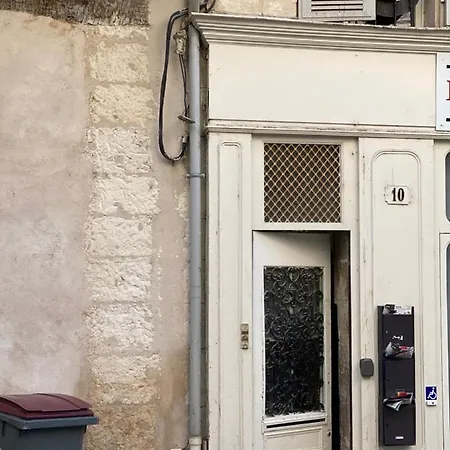 Le Pilori: Historic Center Retreat With Netflix And Wi-fi Apartment Niort